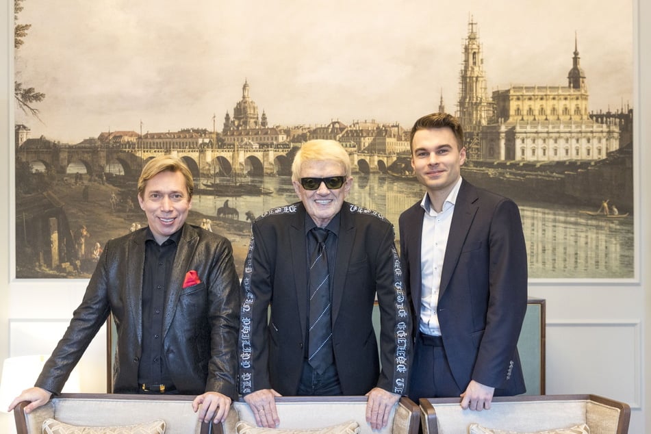 Im Januar 2025 beim Video-Dreh im Kempinski (v.l.): Manager Helmut Werner, Heino und Social Media-Profi Benedict Bartsch.