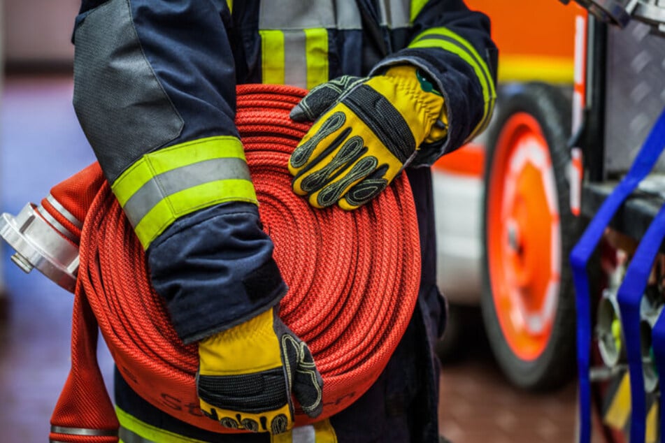 Das Feuer griff auf mehrere Häuser über (Symbolbild).
