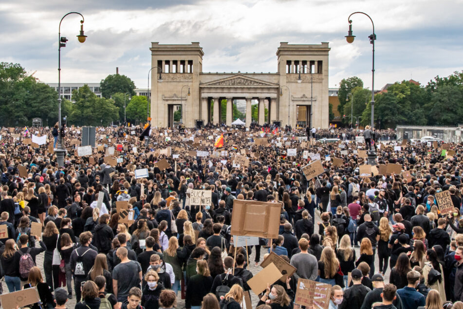 Tausende Menschen demonstrierten in München gegen Rassismus und Polizeigewalt.