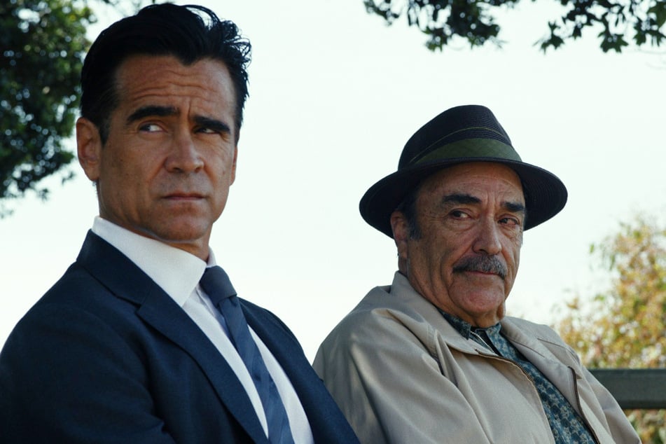 Sonntags würde man auch mal eben eine ganze Staffel dieser Serie mit Colin Farrell (50, l.) schaffen.