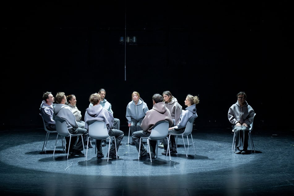 Das Theater Magdeburg feierte Premiere des Theaterstücks "Wunde Stadt" zum Anschlag auf den Magdeburger Weihnachtsmarkt.