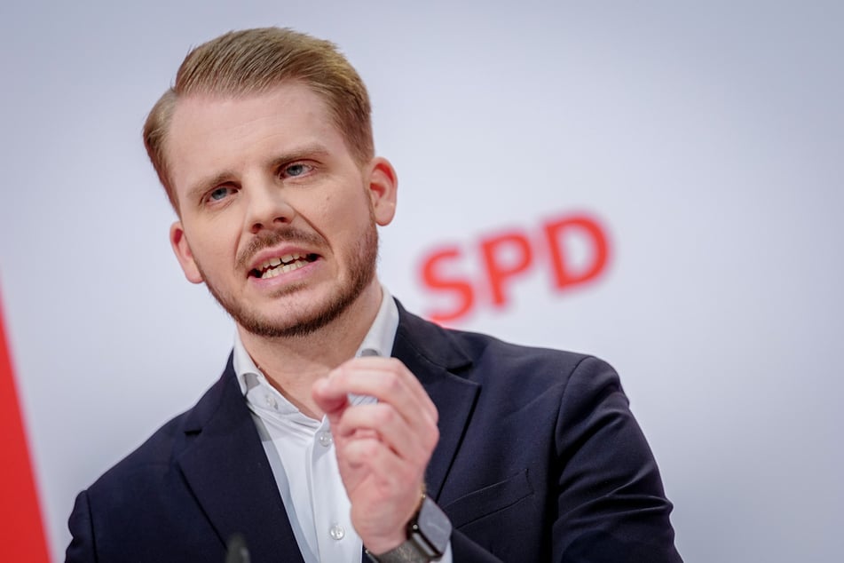 SPD-Generalsekretär Tim Klüssendorf (34) kündigte Widerstand gegen die Rentenpläne von Merz an.