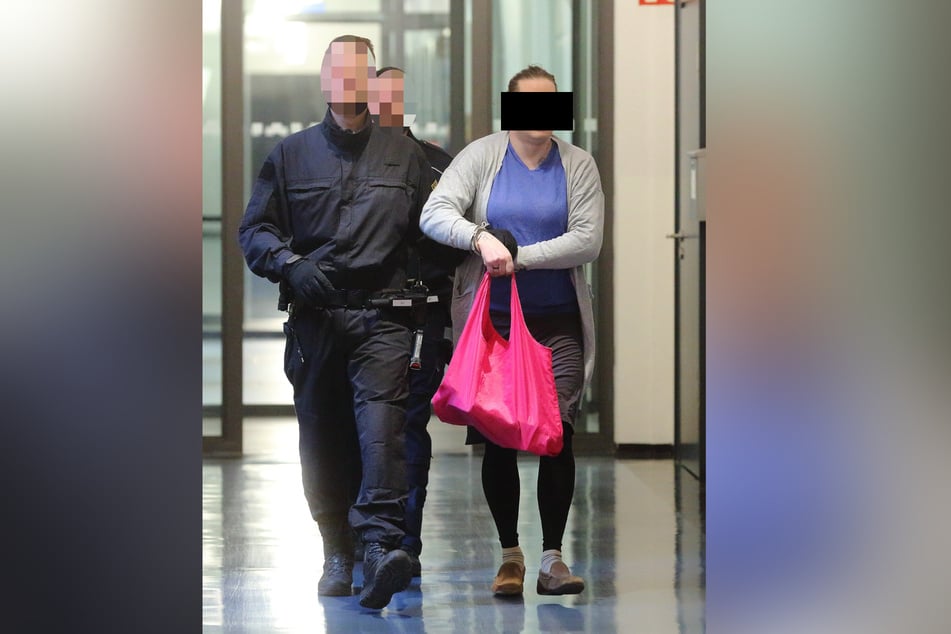 Zum Prozess im Rock: Chirhiro Mirjam Bella H. (38) will in den Frauenknast.