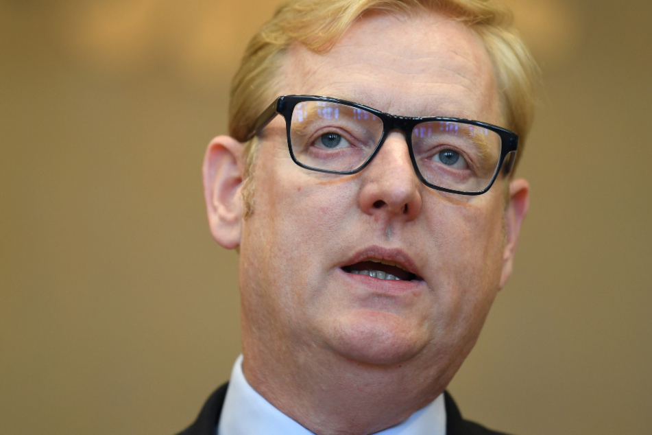 Der Frankfurter Sicherheitsdezernent Markus Frank (51, CDU) hält die Durchführung der "Querdenker"-Großdemo am kommenden Samstag für "Unrealistisch".