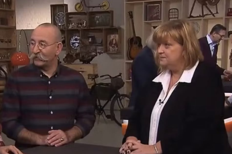 Susanne Fürer (51) möchte bei "Bares für Rares" ein Schmuckstück verkaufen.