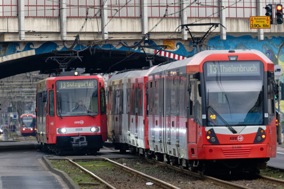 Eine Straßenbahn der Linie 18 Richtung Thielenbruch wurde am Montag Objekt einer Sachbeschädigung.