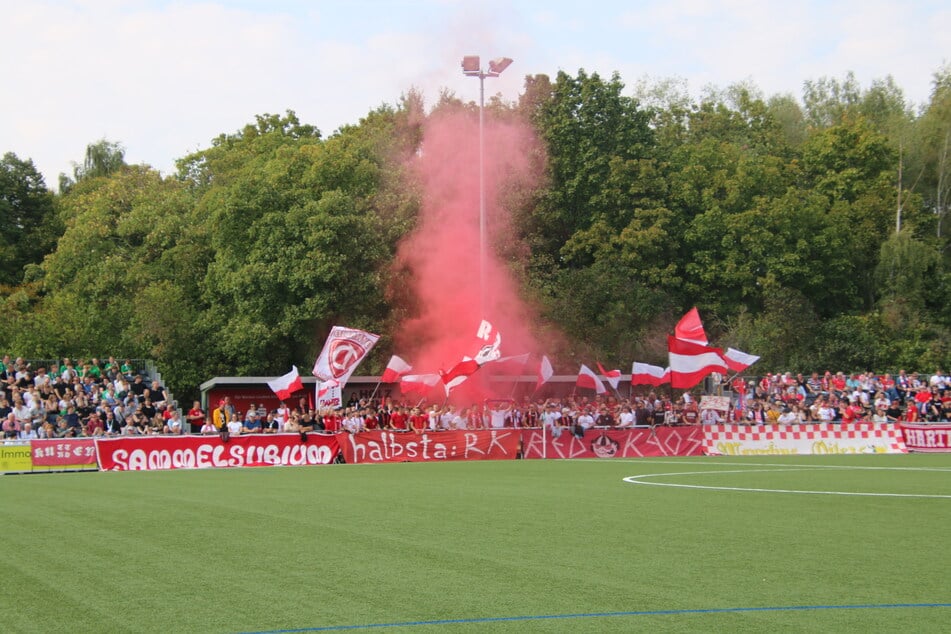 Unter den über 2000 Zuschauern befanden sich hauptsächlich FSV- und SGD-Fans.
