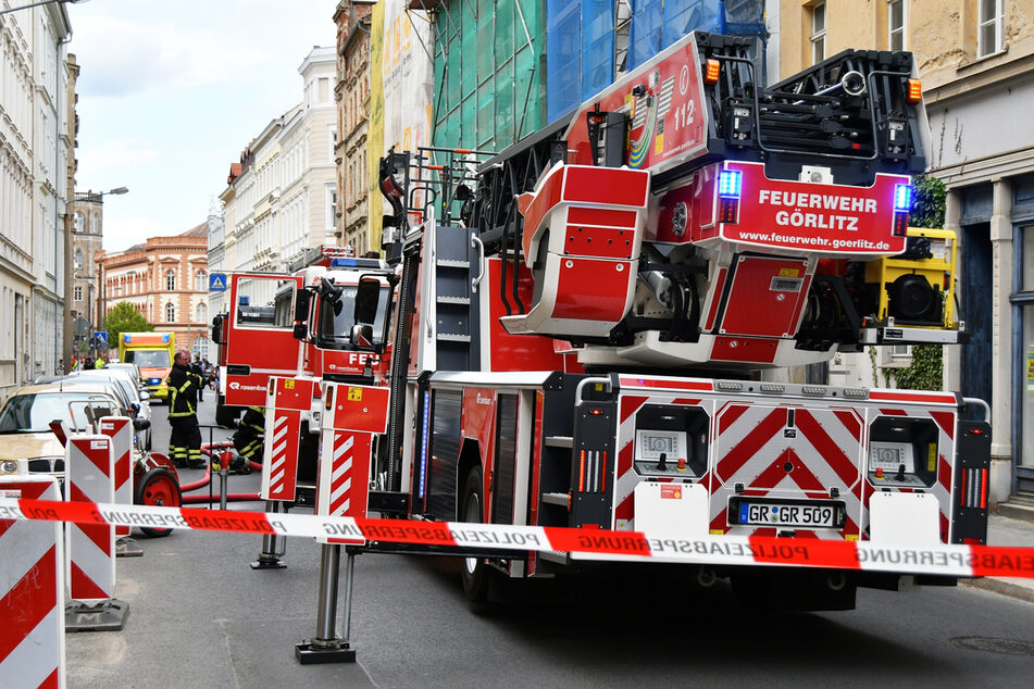 Feuerwehr, Polizei, Rettungsdienst und Kriminaltechnik rückten zur Bismarckstraße in Görlitz aus.