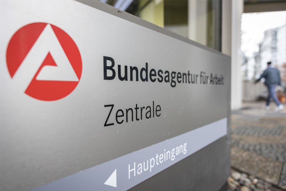 Arbeitgeber melden derzeit wieder spürbar mehr freie Stellen. (Symbolbild)