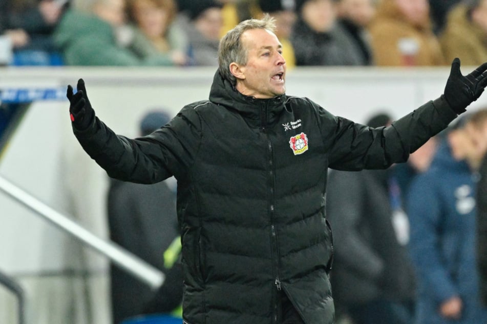 Bayer-Leverkusen-Trainer Kasper Hjulmand (53) war nach der 0:2-Niederlage gegen Olympiakos Piräus in der Champions League bedient.