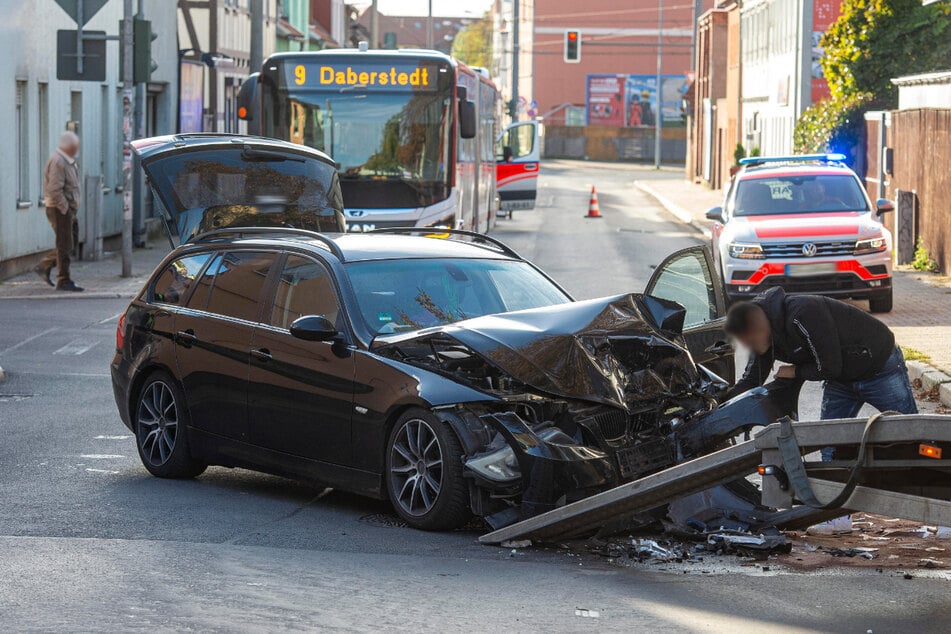 Unfall zwischen BMW und Renault in Erfurt: Fünf Verletzte im Krankenhaus