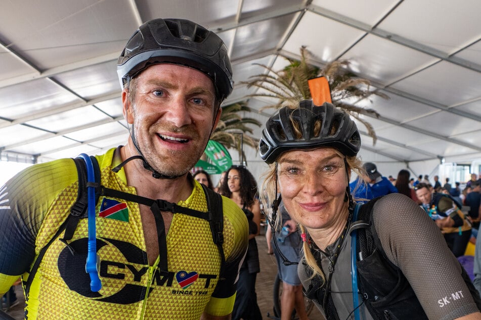 Redakteur Markus Weinberg (42) und Romy Stotz (51) aus Dresden haben den Desert Dash gemeinsam gemeistert. 21:20 Stunden haben sie bis ins Ziel in Swakopmund benötigt.