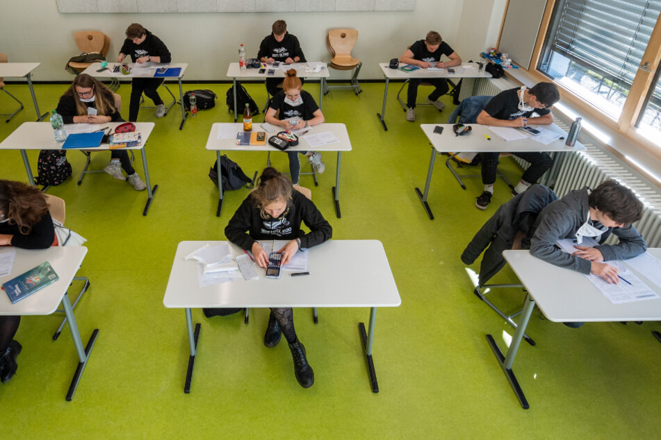 Abiturienten in einem Dresdner Klassenzimmer.