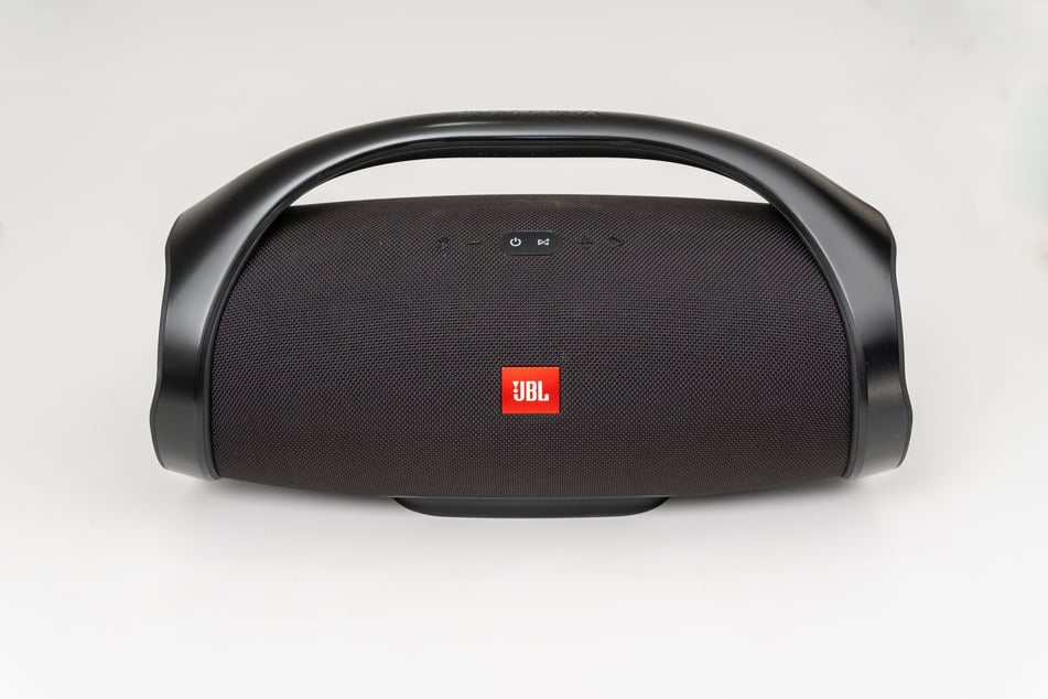 So sieht eine JBL Boombox ohne Meerestiere aus.