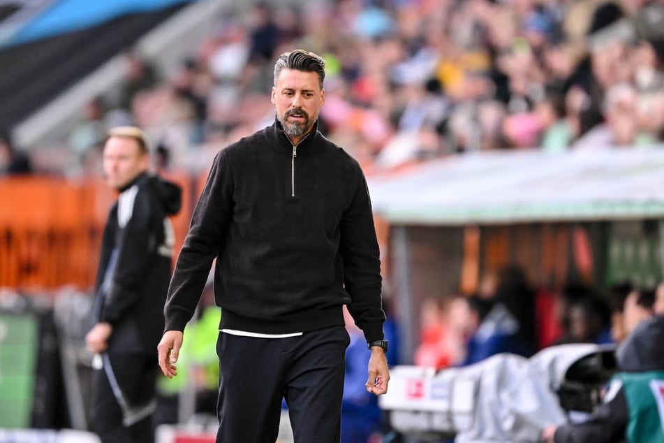 Was wird FCA-Coach Sandro Wagner seinen Jungs in der Kabine nach der ersten Halbzeit wohl gesagt haben?