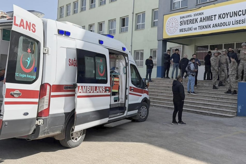 Ex-Schüler schießt an türkischem Gymnasium um sich: Mindestens 16 Verletzte
