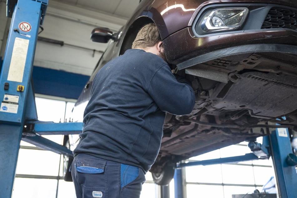 Autofahrer müssen für Inspektionen und Reparaturen immer tiefer in die Tasche greifen. (Symbolfoto)