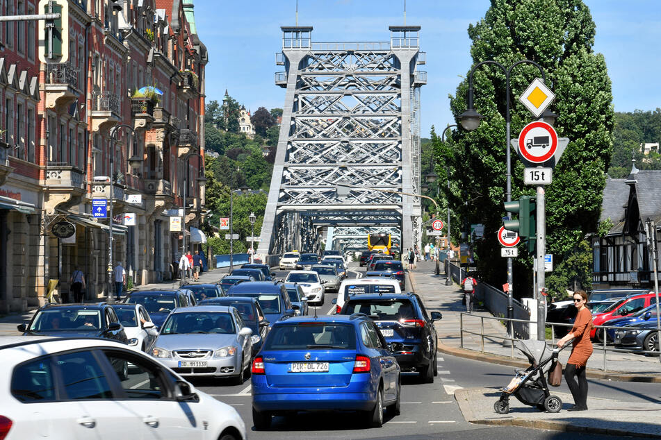 Aktuell rollen 25.000 Autos täglich über die historische Brücke.