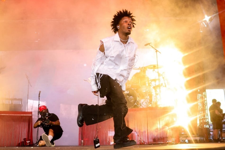 Noch im April 2025 trat er beim Coachella Festival auf. Im selben Monat verschwand das Mädchen.