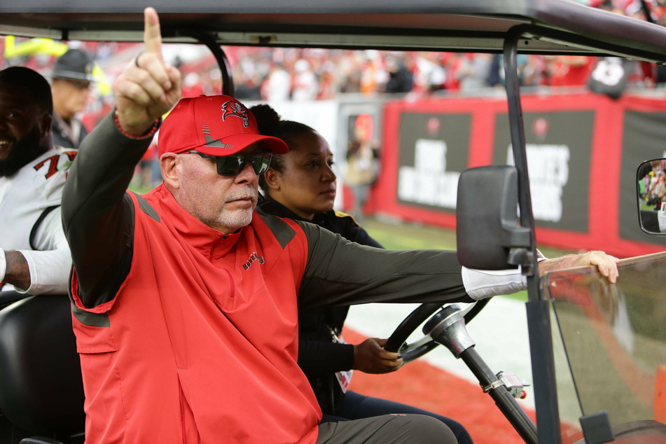 Tampa Bay Buccaneers head coach Bruce Arians leaves the field after beating the Eagles on Sunday.