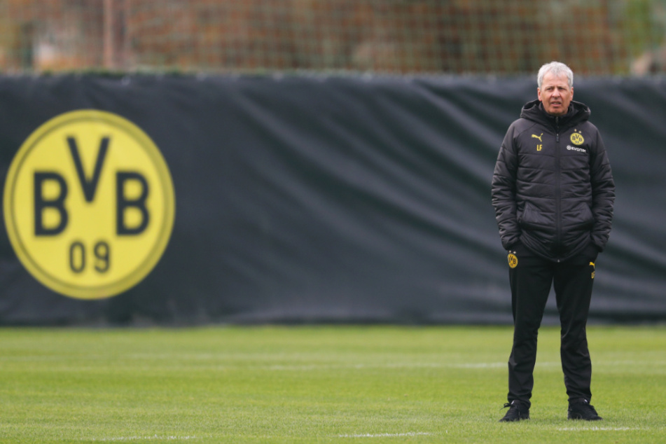 BVB-Coach Lucien Favre (62) muss im Revierderby gegen den FC Schalke 04 auf mehrere Leistungsträger verzichten.