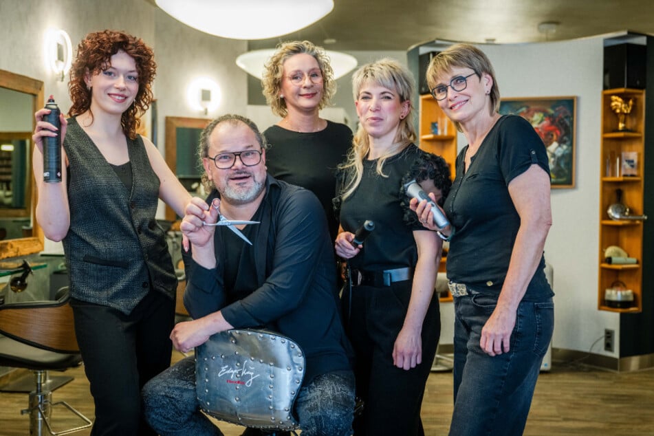 Edgar Krug (55) mit seinen Mitarbeiterinnen (v.l.n.r.) Magda Rosa Krug, Anja Dögl, Susann Klemann und Heike Scholz.