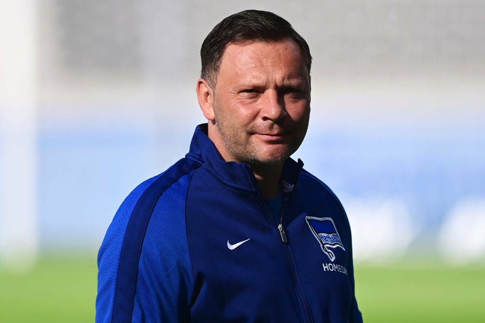 Hertha-Coach Pal Dardai (45) verspürt vor dem wichtigen Spiel beim FC Schalke 04 Ruhe in seiner Mannschaft.