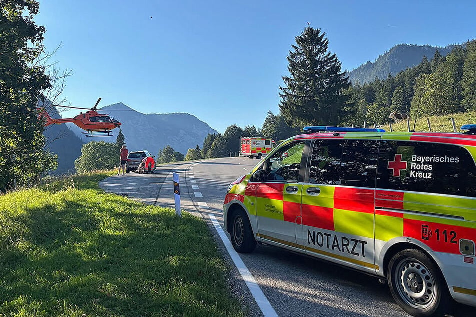 Ein Rettungshubschrauber brachte den 19-Jährigen in eine Klinik.