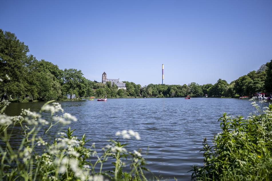 Der Pfingstspaziergang führt auch am Chemnitzer Schlossteich vorbei.