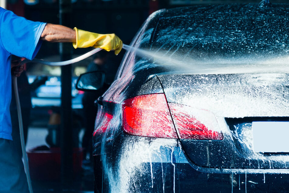 Schon gewusst? Ein Großteil der Deutschen bevorzugt die professionelle Waschanlage zur Pflege ihres Fahrzeugs.