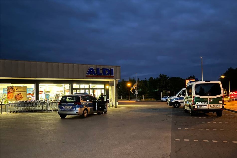 Die Berliner Polizei musste am Donnerstag wegen eines Überfalls auf eine Aldi-Filiale ausrücken.