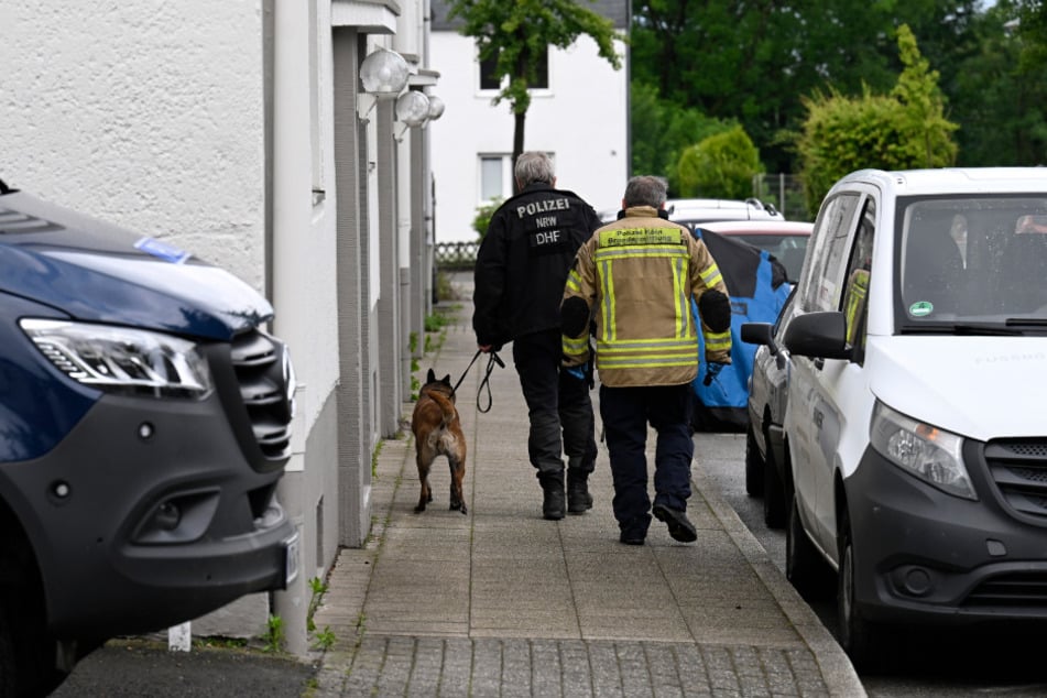 Die Polizei durchforstet die Gegend am Sonntag mit Spürhunden.