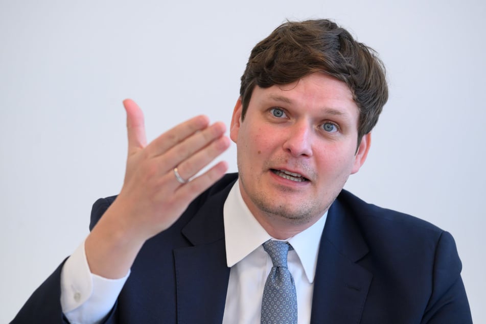 Sachsens Kultusminister Conrad Clemens (42, CDU) nennt es eine große Ehre, dass Sachsen in der engeren Auswahl für das Bildungszentrum ist.