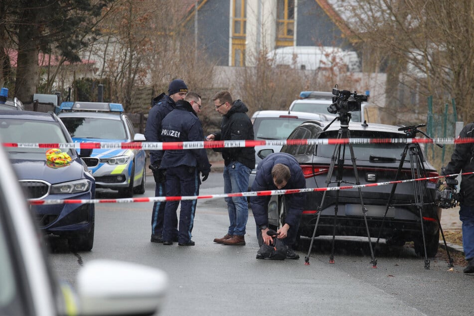 In dem ländlich geprägten Heilsbronn erhofft man sich durch Zeugenaussagen und Spuren vor Ort Hinweise auf den möglichen Täter.