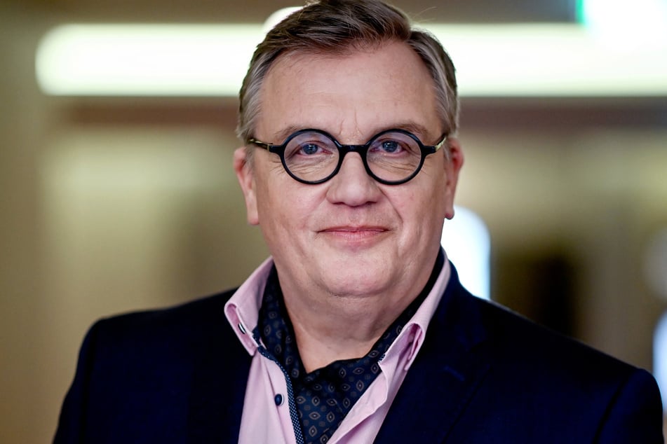 Entertainer Hape Kerkeling (61) hat sich in der neuen ARD-Doku zum Eurovision Song Contest geäußert.