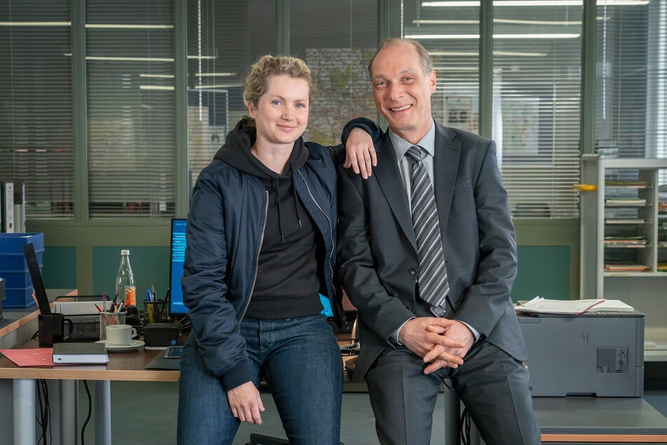 Martin Brambach (57) ist als Peter Schnabel neben Cornelia Gröschel (37, spielt Leonie Winkler) im Dresdner "Tatort" zu sehen.