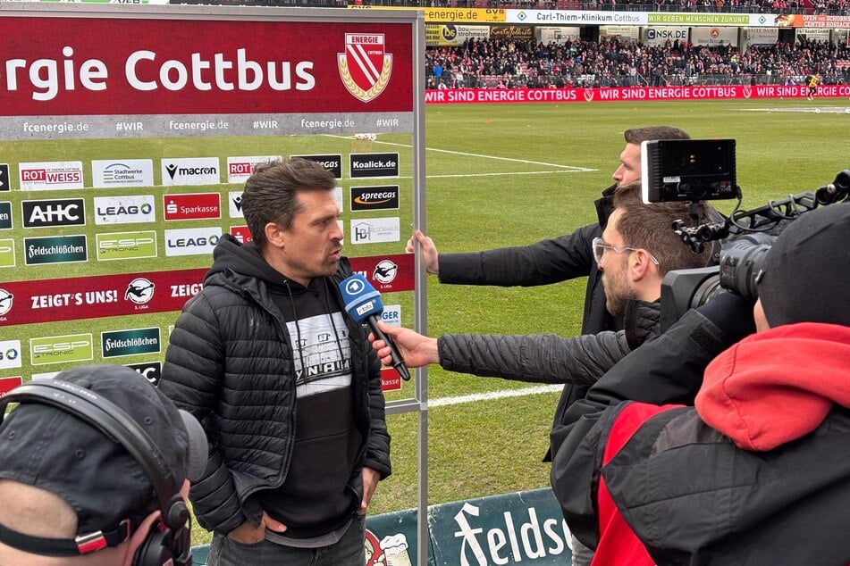 Dynamo-Coach Thomas Stamm stellte sich vor dem Anpfiff den Fragen der Reporter.