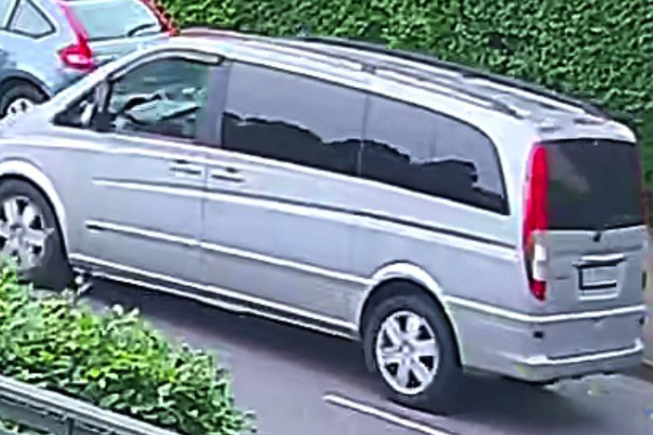 Nach Schüssen auf einen 41-Jährigen in Farmsen-Berne sollen die Täter mit diesem Fahrzeug geflohen sein.