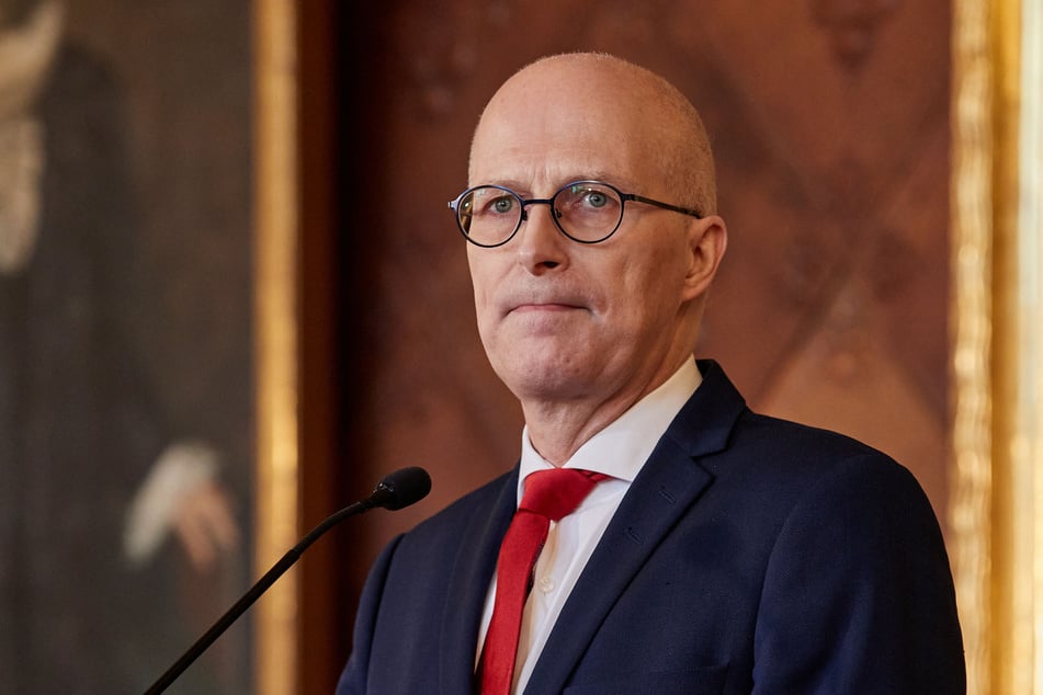 Peter Tschentscher (55, SPD), Erster Bürgermeister von Hamburg, gibt im Rathaus eine Pressekonferenz zur aktuellen Corona-Lage. (Archivbild)