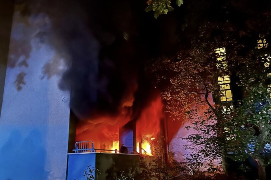 Die Feuerwehr war mit 46 Einsatzkräften für rund zwei Stunden vor Ort.