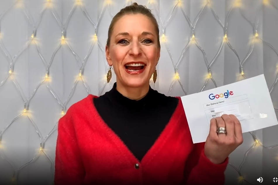 Interview mal anders: Sängerin Stefanie Hertel (41) schnappte sich die Google-Suchanfragen zu ihrer Person und gab selbst die passenden Antworten.