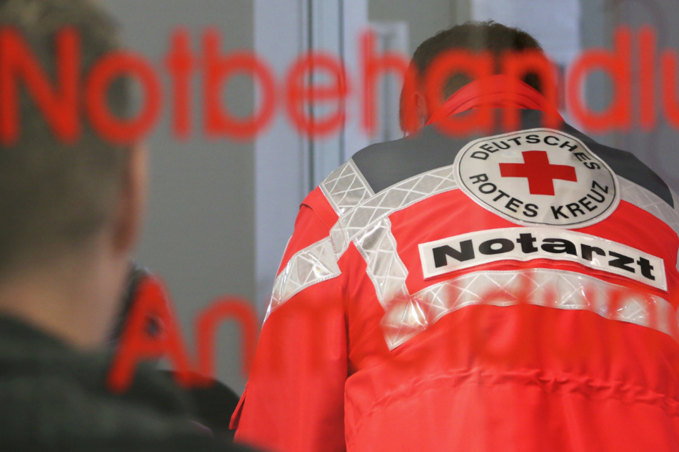 Ein Rettungshubschrauber brachte das kleine Mädchen noch in ein Krankenhaus. Dort starb die Siebenjährige jedoch. (Symbolbild)