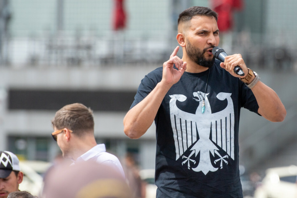Attila Hildmann: Attila Hildmann veröffentlicht Fake-Interview: Erklärung sorgt für Lacher im Netz