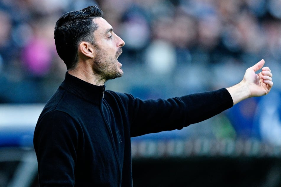 Eintracht-Coach Albert Riera (43) wird am Samstag beim Heimspiel gegen den 1. FC Heidenheim auf jeden Fall weiter auf Can Uzun und Younes Ebnoutalib verzichten.