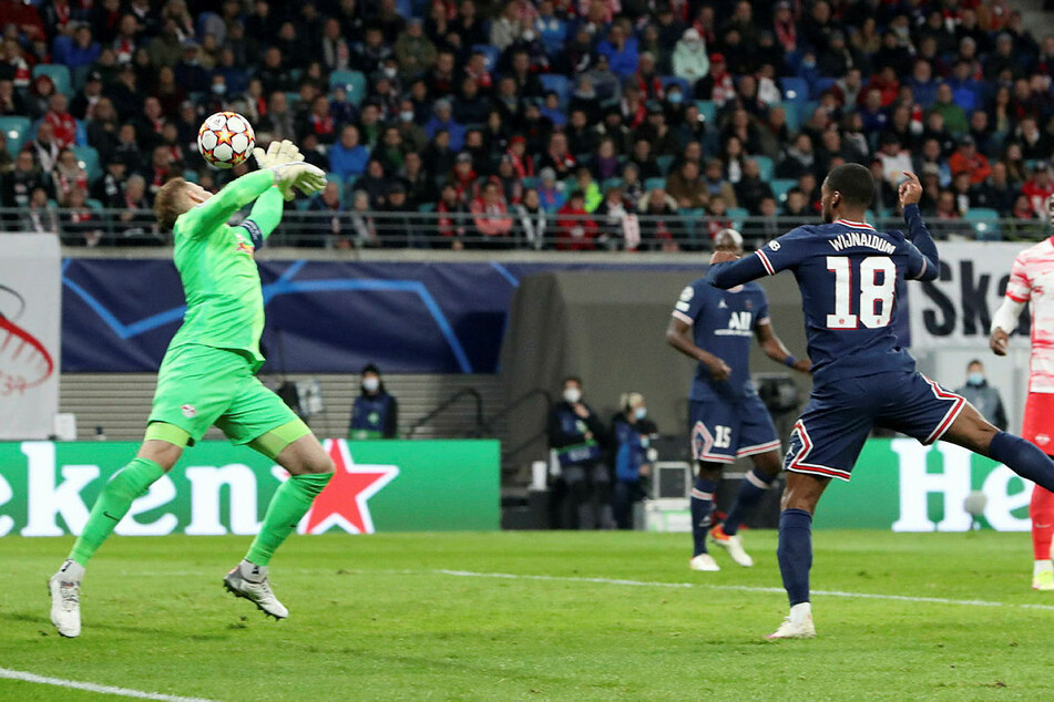 Allein auf weiter Flur: Georginio Wijnaldum (#18) köpfte zum 2:1 für PSG ein.