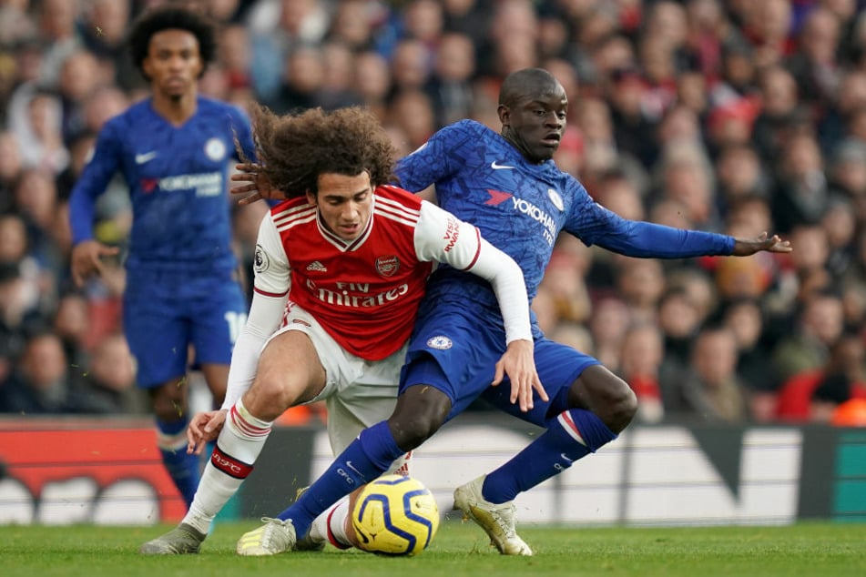 Mattéo Guendouzi (l.), hier noch im Trikot des FC Arsenal, im Zweikampf mit Chelseas N'Golo Kanté (29). Der Hertha-Neuzugang brennt darauf, auch für seinen neuen Klub endlich Zweikämpfe führen zu dürfen.