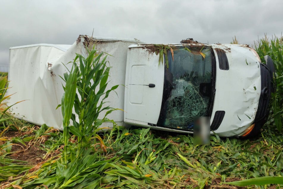 Der Transporter war nach dem Unfall völlig zerbeult.