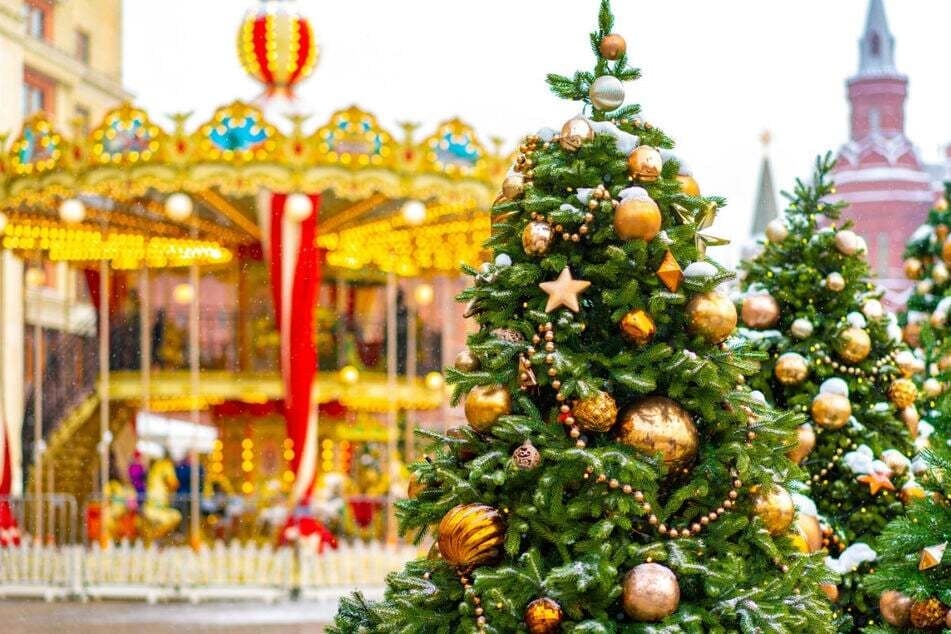 Beim "Christbaumloben" huldigen Freunde und Bekannte den geschmückten Baum ihrer Bekannten und bekommen Alkohol dafür.