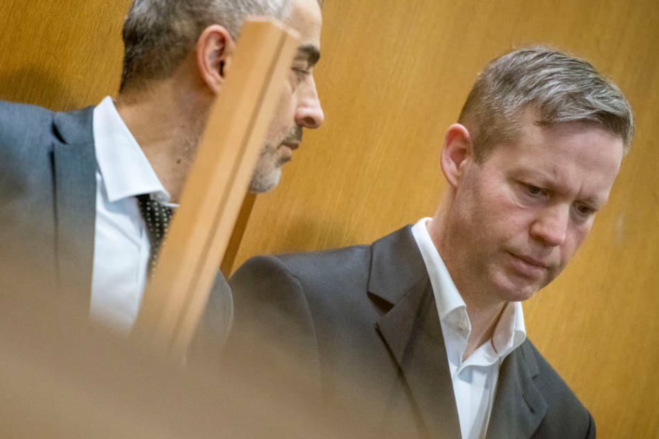 Stephan Ernst (r.) und sein Anwalt Mustafa Kaplan: De Verteidiger plädiert im Lübcke-Prozess auf Totschlag.