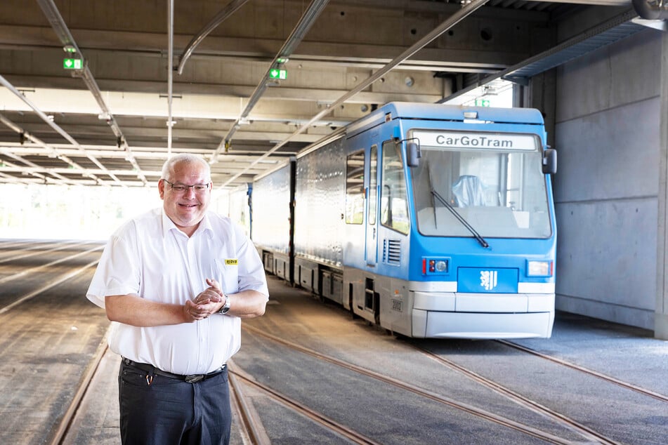 Thomas Lätsch (49) kennt sich mit den blauen Güterstraßenbahnzügen aus. Er saß von 2001 bis 2020 in deren Führerhäusern.